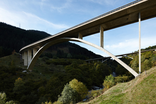 The Nanin Bridge in Mesocco (1966–1968) is 192m long and has an arch span of 112m [© Ralph Feiner]